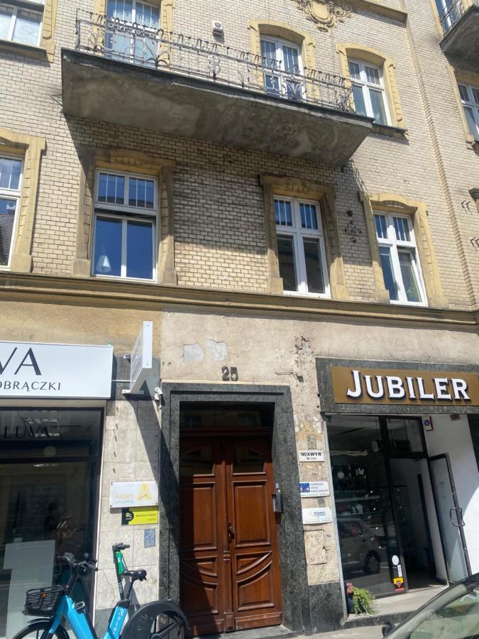 Przytulna Kawalerka Z Balkonem 10Min Pieszo Od Dworca/Galerii Appartement Katowice Buitenkant foto